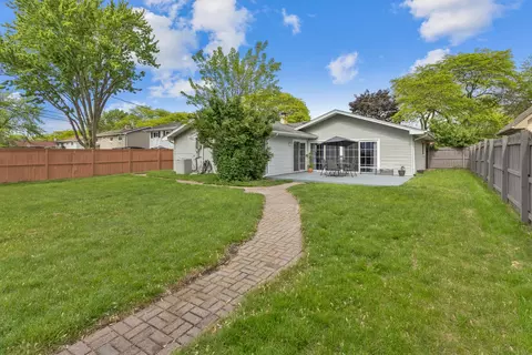 Exterior - 1850 Pierce Rd, Hoffman Estates, IL 60169 photo 6 of 7
