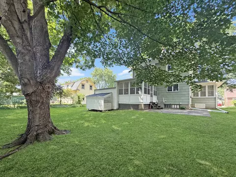Exterior - 111 E Roosevelt St, Freeport, IL 61032 photo 2 of 5