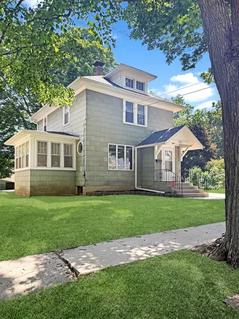 111 E Roosevelt St, Freeport, IL 61032