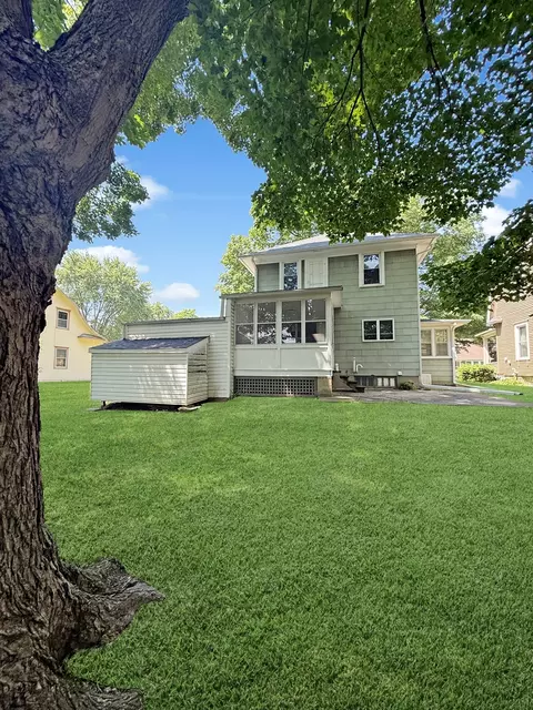 Exterior - 111 E Roosevelt St, Freeport, IL 61032 photo 4 of 5