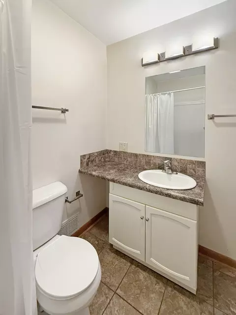 Bath - 111 E Roosevelt St, Freeport, IL 61032 photo 2 of 2