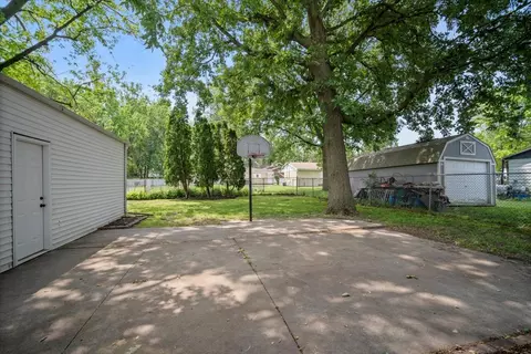 Exterior - 311 E Stewart St, Bloomington, IL 61701 photo 1 of 5
