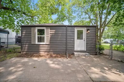Exterior - 311 E Stewart St, Bloomington, IL 61701 photo 2 of 5