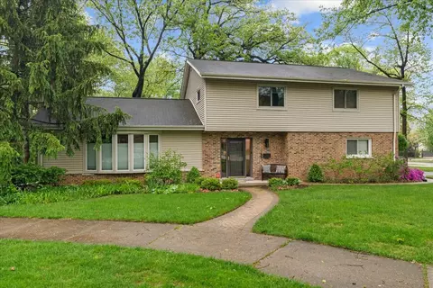 185 Carlisle Ave, Deerfield, IL 60015