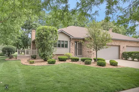 82 Whisper Creek Dr, New Lenox, IL 60451