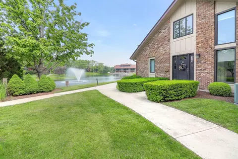 12 Kyle Ct, Willowbrook, IL 60527 photo 1