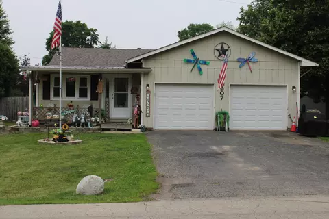 907 N Eddy St, Sandwich, IL 60548