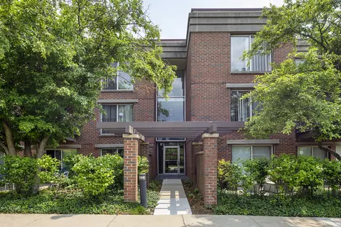 422 Kelburn Rd #223, Deerfield, IL 60015