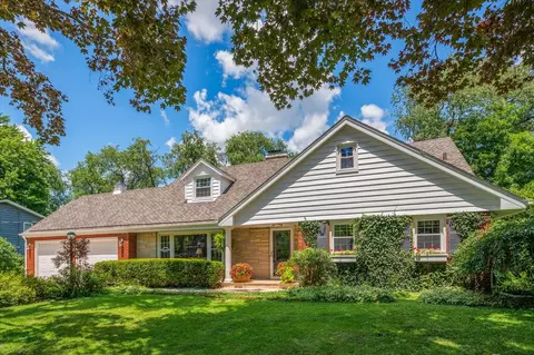 603 Shabbona Trl, Batavia, IL 60510