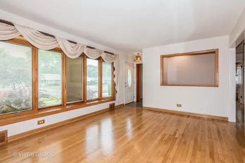 945 S Wolf Rd, Des Plaines, IL 60016 photo 5