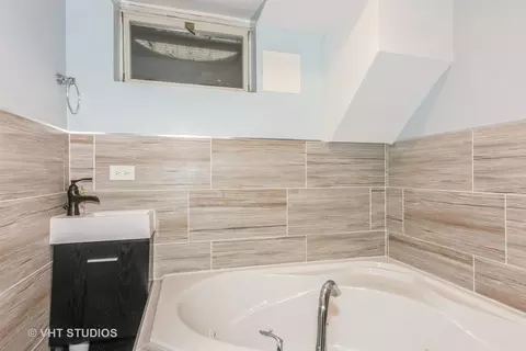 945 S Wolf Rd, Des Plaines, IL 60016 photo 15