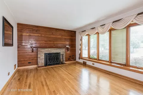 945 S Wolf Rd, Des Plaines, IL 60016 photo 4