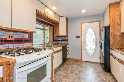 945 S Wolf Rd, Des Plaines, IL 60016 photo 7