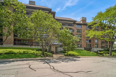 3851 Mission Hills Rd #412, Northbrook, IL 60062