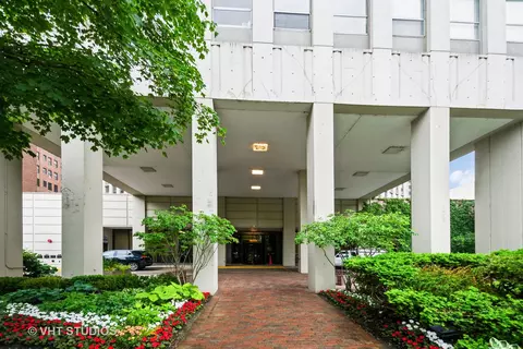 2626 N Lakeview Ave #801, Chicago, IL 60614
