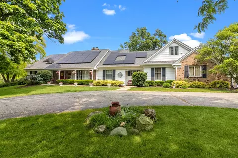 8612 Crystal Springs Rd, Woodstock, IL 60098