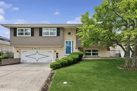 102 S Grant Dr, Addison, IL 60101