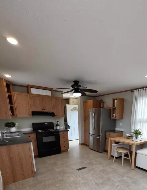 1124 Bayside Rd, Elgin, IL 60123 photo 14