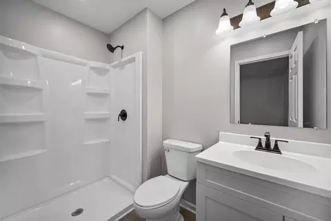 Bath - 6441 E Flora St, Kankakee, IL 60901 photo 1 of 2