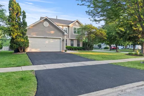2003 Schumacher Dr, Naperville, IL 60540