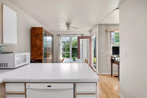 Kitchen - 1022 Chaucer Ct #B, Elgin, IL 60120 photo 3 of 3