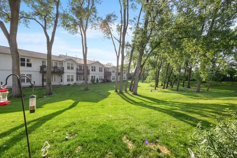 Exterior - 1022 Chaucer Ct #B, Elgin, IL 60120 photo 2 of 3