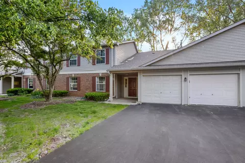 1022 Chaucer Ct #B, Elgin, IL 60120