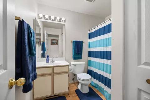 Bath - 1022 Chaucer Ct #B, Elgin, IL 60120 photo 2 of 2