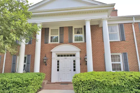 521 Coventry Ln #16, Crystal Lake, IL 60014