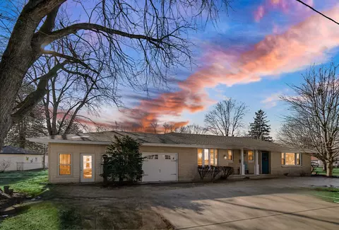 525 W 4th St, Momence, IL 60954