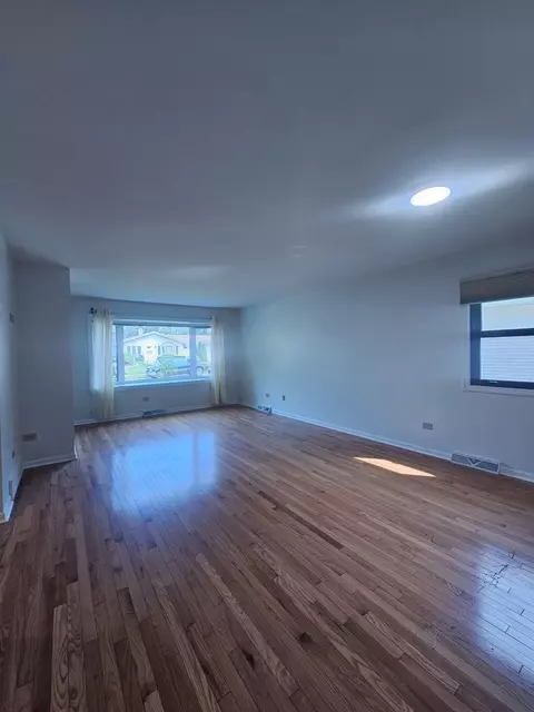 Living - 399 Purdue Ln, Elgin, IL 60123 photo 2 of 2