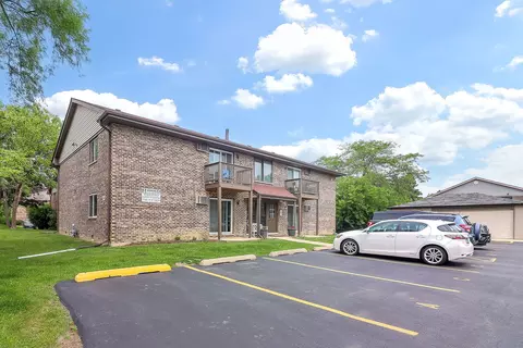 514 Brookside Dr, Westmont, IL 60559