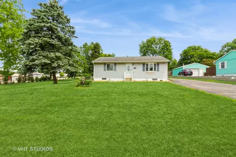 525 Jackson St, Genoa, IL 60135