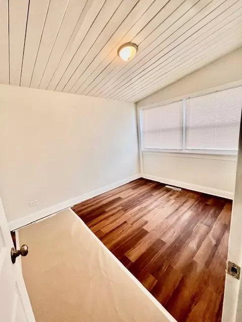 Bedroom - 15309 Parkside Dr, Markham, IL 60428 photo 1 of 5