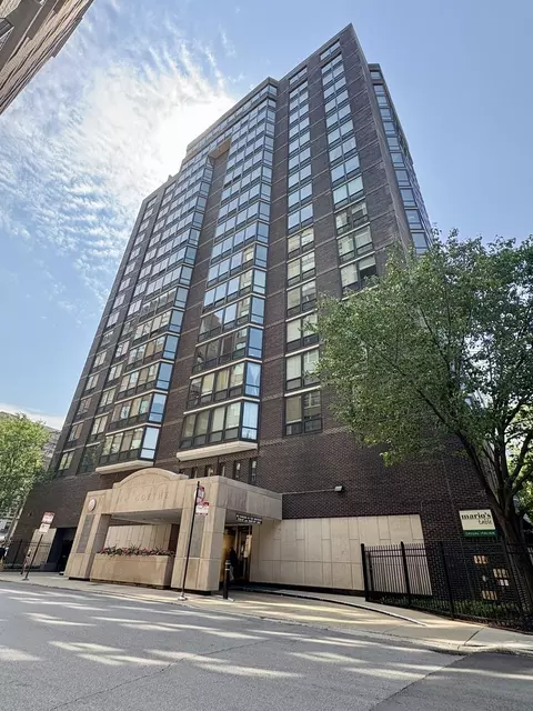 21 W Goethe St #18D, Chicago, IL 60610
