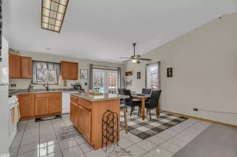 2032 Kristan Ave, North Chicago, IL 60064