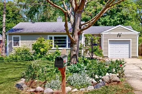 1608 Pleasant Ave, Mchenry, IL 60050