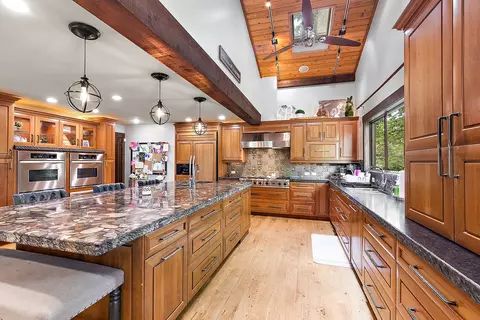 Kitchen - 2500 Wahoo Ct, Morris, IL 60450 photo 4 of 6