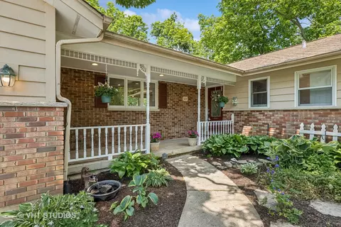 6121 Scott Ln, Crystal Lake, IL 60014