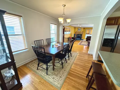 Dining - 10043 S Artesian Ave, Chicago, IL 60655 photo 1 of 2