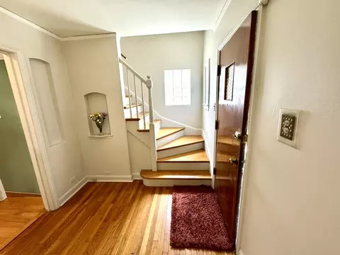 Entry Way - 10043 S Artesian Ave, Chicago, IL 60655 photo 1 of 1