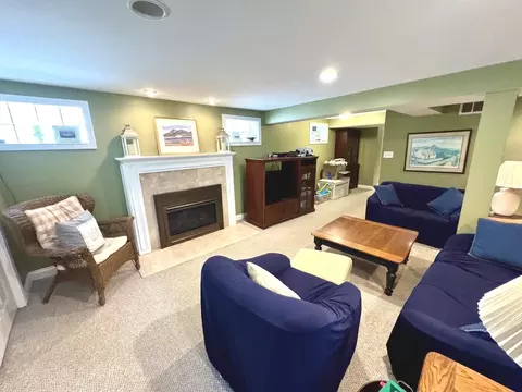Living - 10043 S Artesian Ave, Chicago, IL 60655 photo 6 of 7