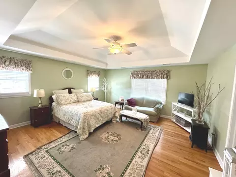 Bedroom - 10043 S Artesian Ave, Chicago, IL 60655 photo 1 of 4