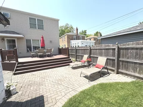 Exterior - 10043 S Artesian Ave, Chicago, IL 60655 photo 3 of 7