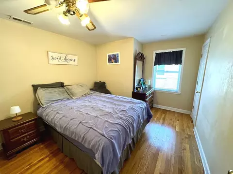 Bedroom - 10043 S Artesian Ave, Chicago, IL 60655 photo 2 of 4