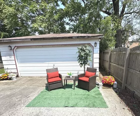 Exterior - 10043 S Artesian Ave, Chicago, IL 60655 photo 6 of 7