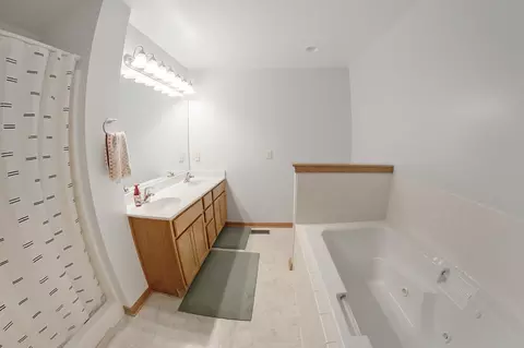 514 Madison Ln, Elgin, IL 60123 photo 9