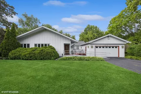 700 Woodland Dr, Crystal Lake, IL 60014