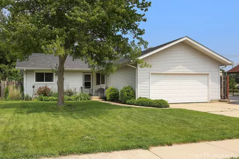 4008 W Lillian St, Mchenry, IL 60050