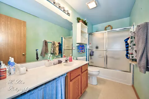 Bath - 602 Spring Dr, Marengo, IL 60152 photo 2 of 2